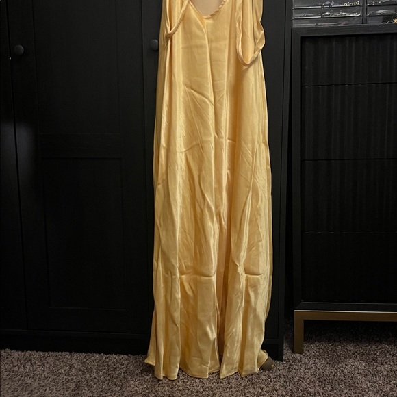 Arcina Ori yellow backless dress - Picture 5 of 6